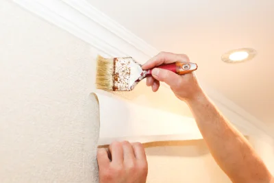 Pose de papier peint à Trédaniel — revêtements muraux et toiles de verre